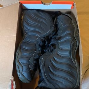 Nike foamposite one         Triple black 2007